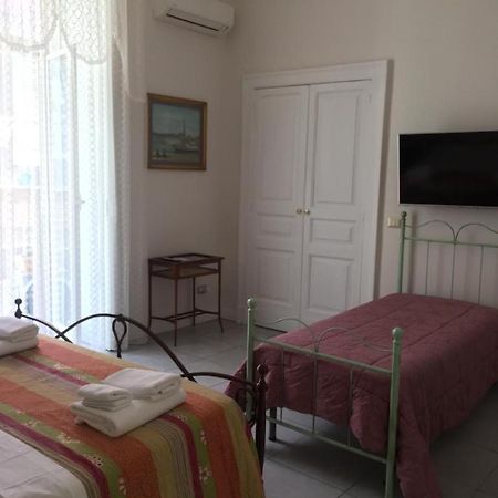 Bed and Breakfast Ciro A Maschio Angioino Neapel Exterior foto